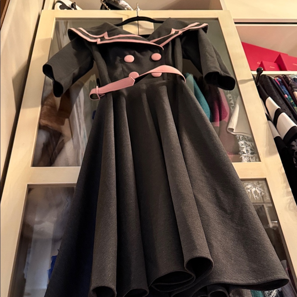 Bettie Page Grey Dress with Pink Details - Picture 2 of 10